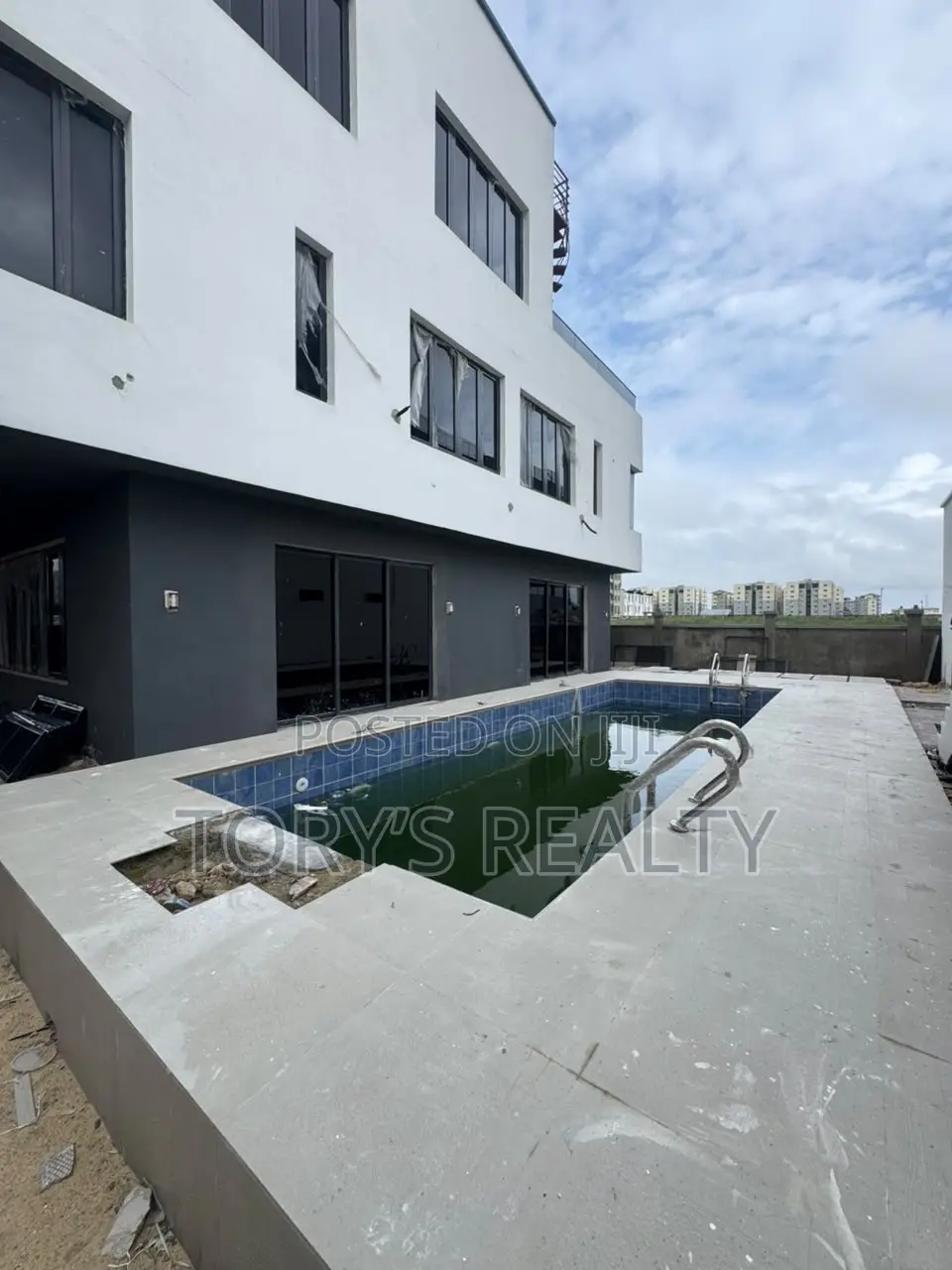 4bdrm Duplex in Lekki Phase 1 for sale in Lekki Phase 1