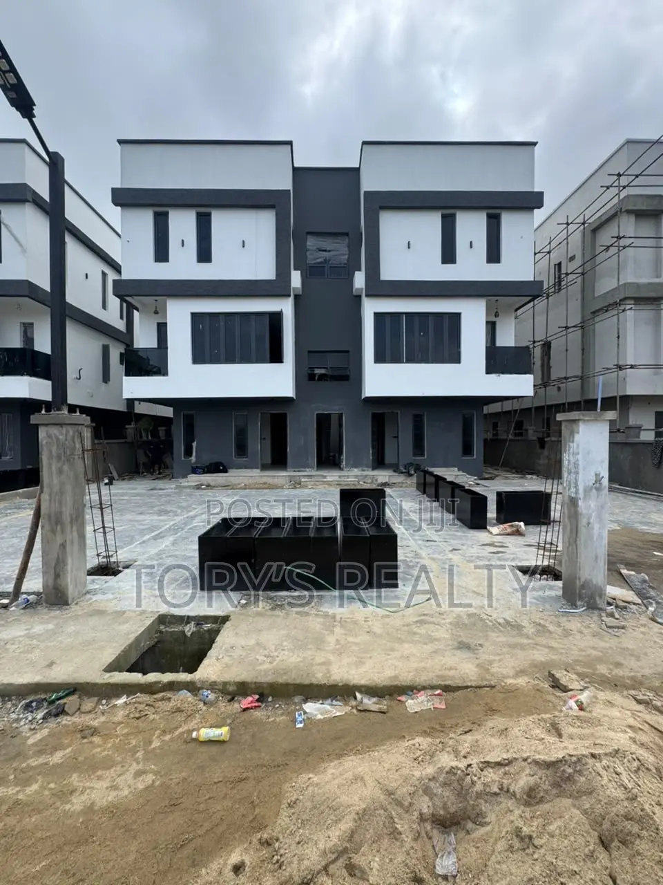 4bdrm Duplex in Lekki Phase 1 for sale in Lekki Phase 1