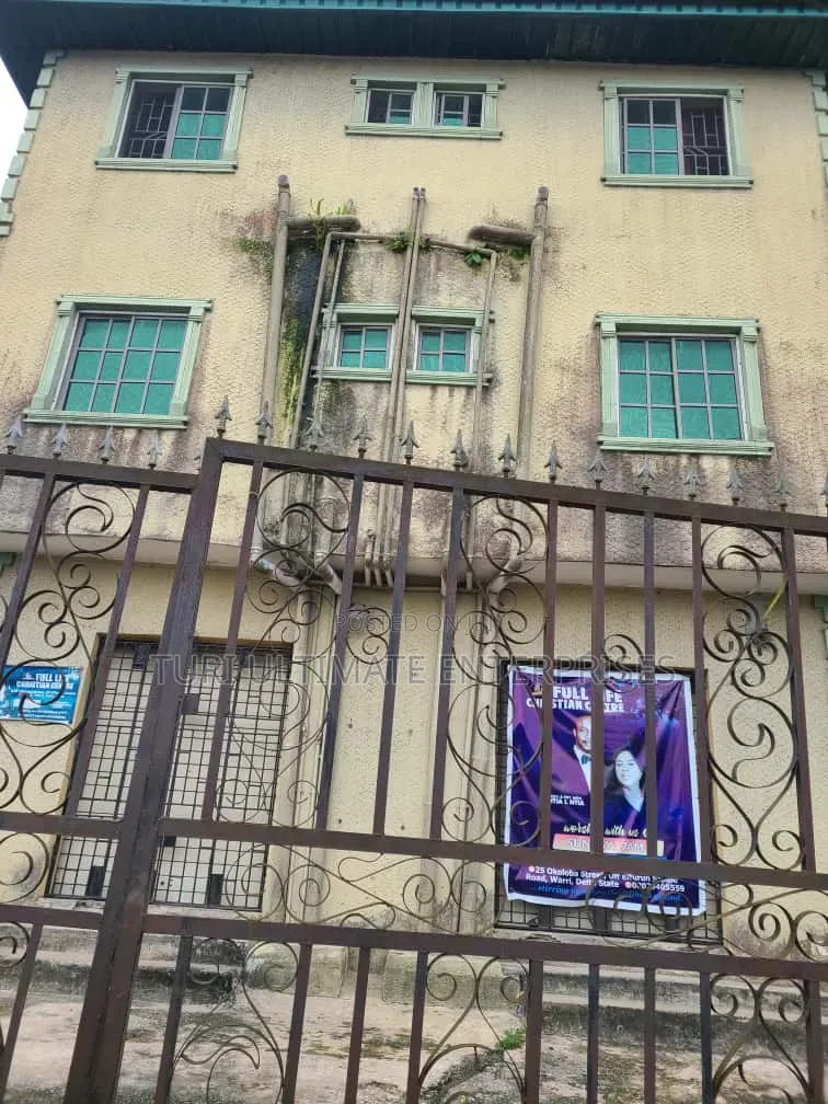2bdrm Block of Flats in Uvwie for sale in Uvwie