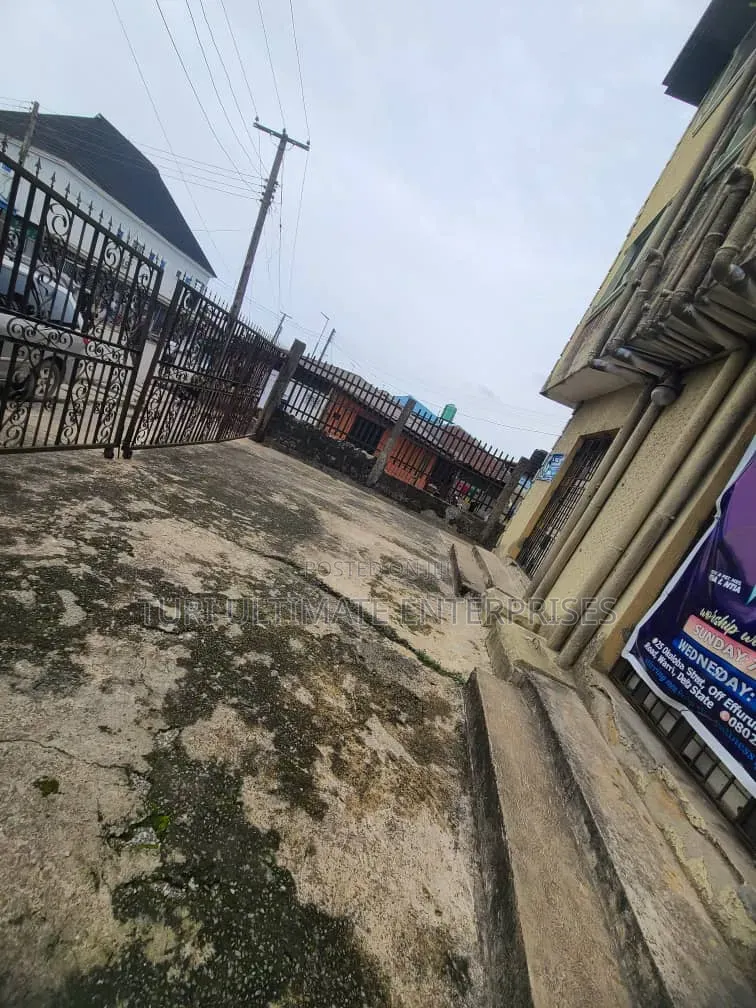 2bdrm Block of Flats in Uvwie for sale in Uvwie