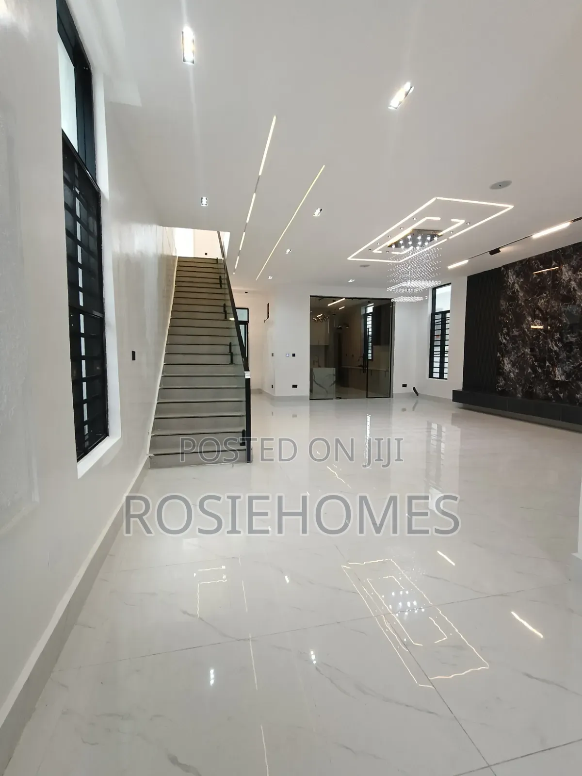 5bdrm Duplex in Deffodil Estate, Chevron for sale in Chevron