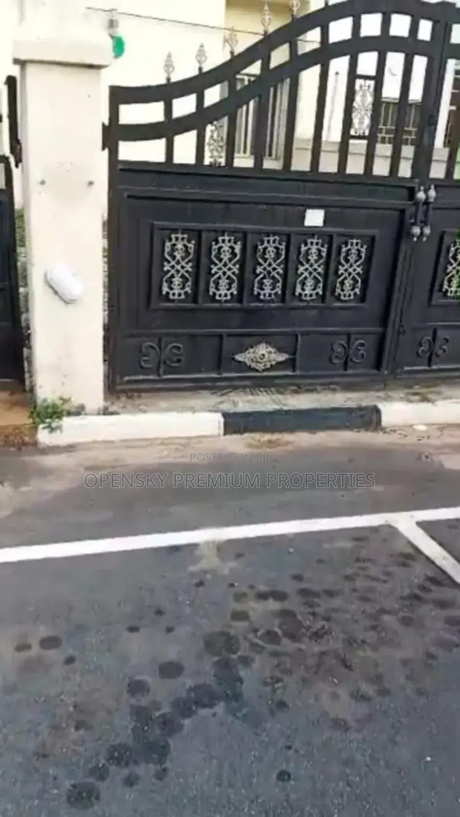 4bdrm Duplex in Zone 3 / Wuse for sale in Zone 3 / Wuse
