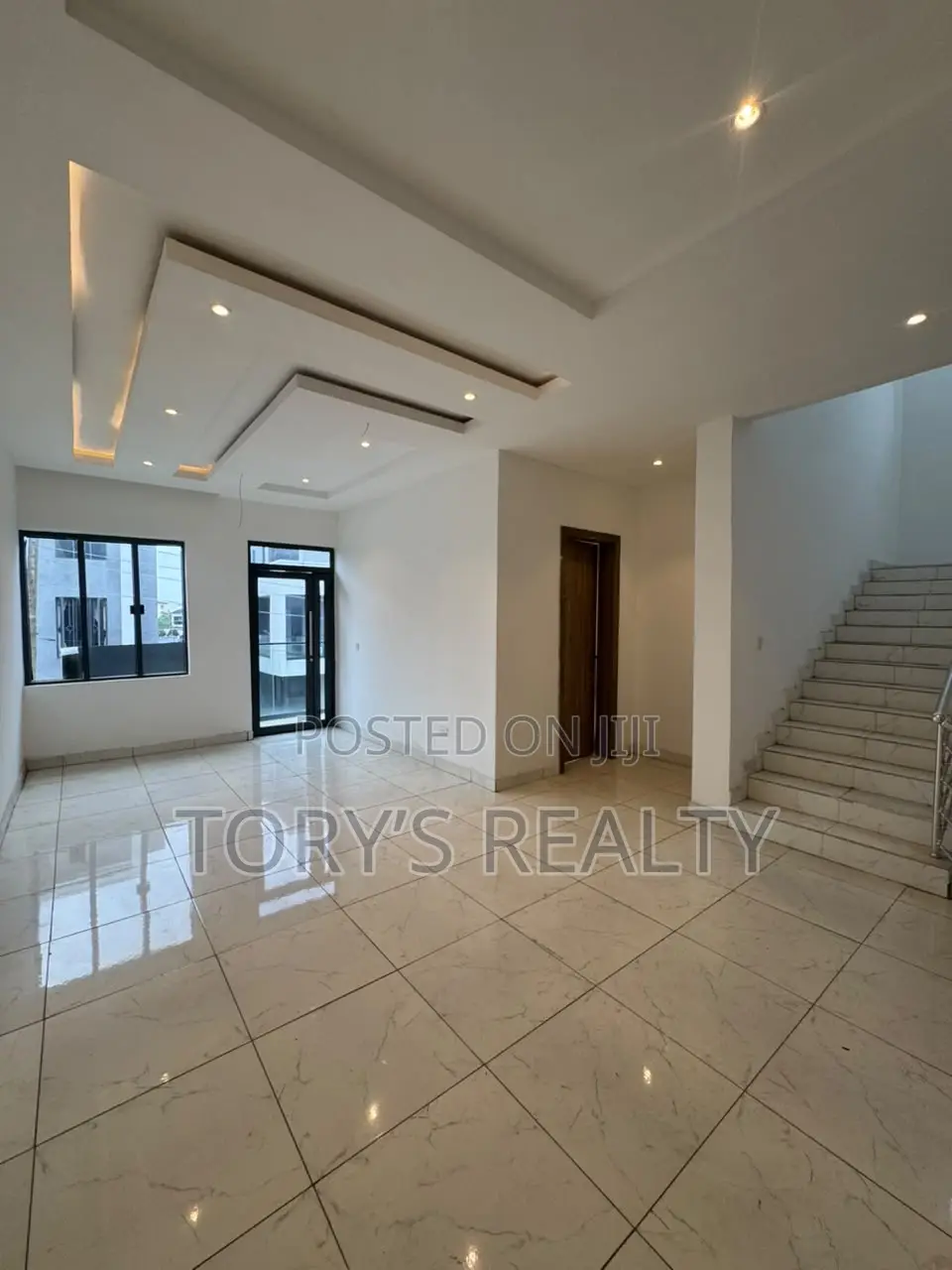 5bdrm Duplex in Osapa london for sale in Osapa london