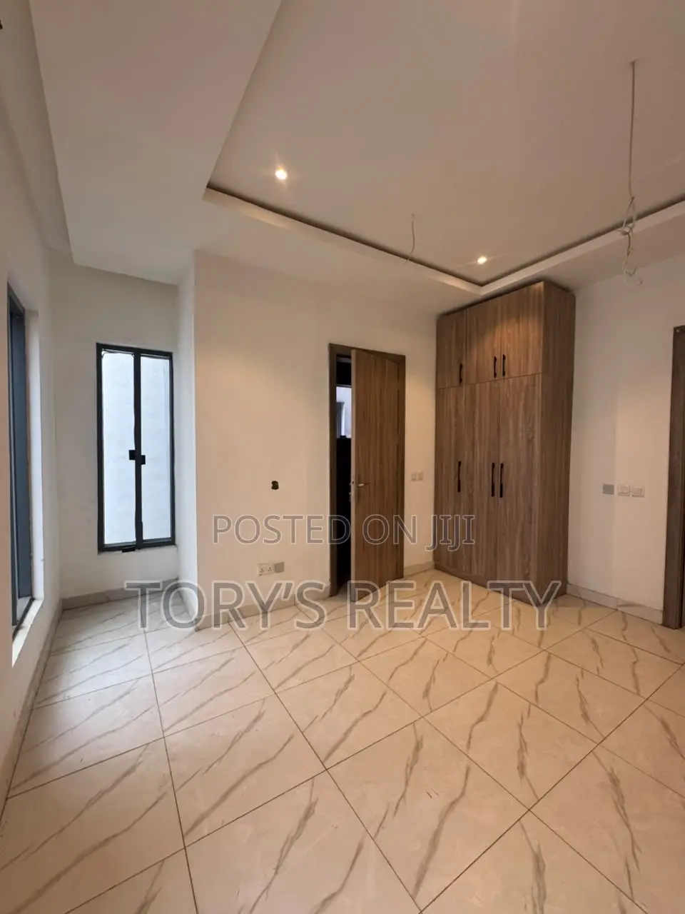 5bdrm Duplex in Osapa london for sale in Osapa london