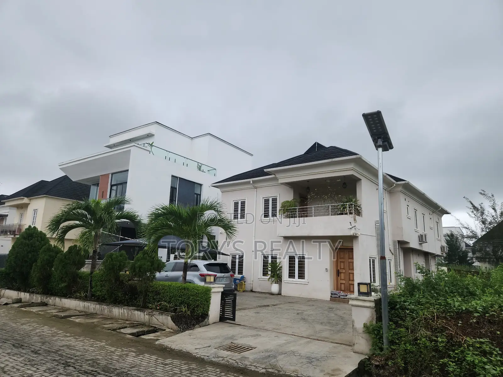 4bdrm Duplex in Ikota for sale in Ikota