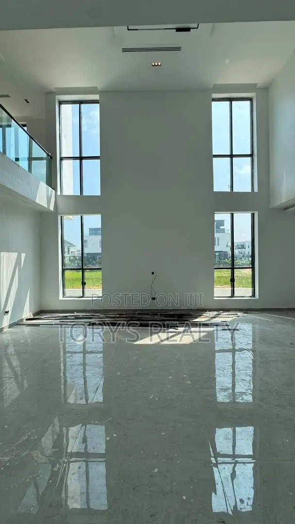5bdrm Duplex in Ikate for sale in Ikate