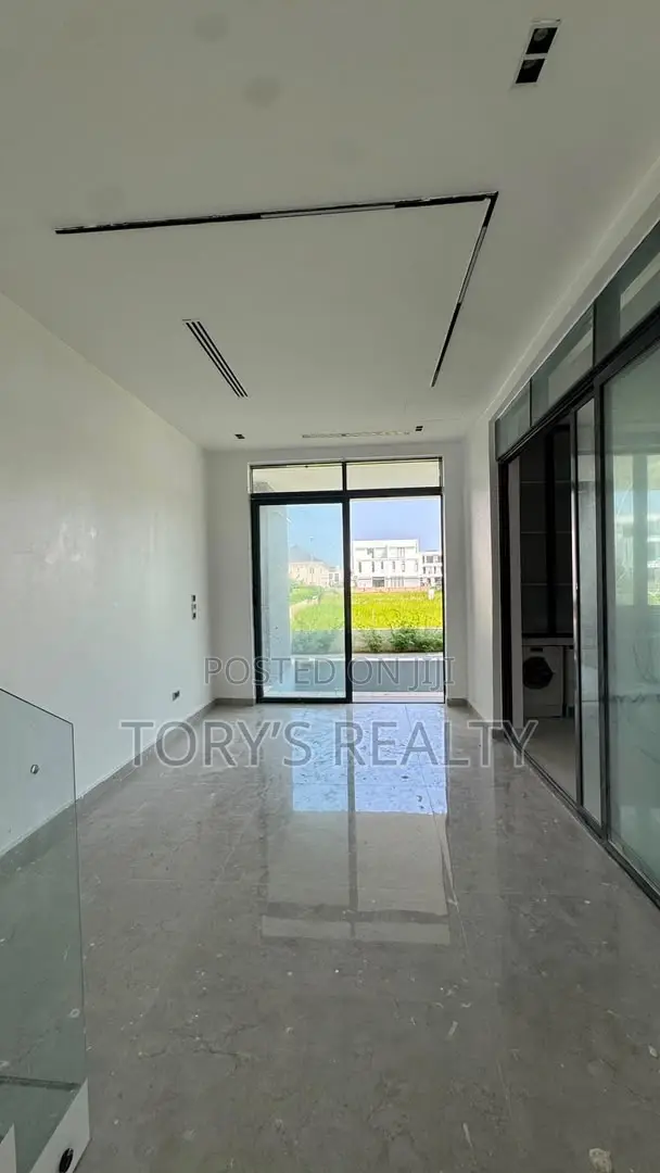 5bdrm Duplex in Ikate for sale in Ikate