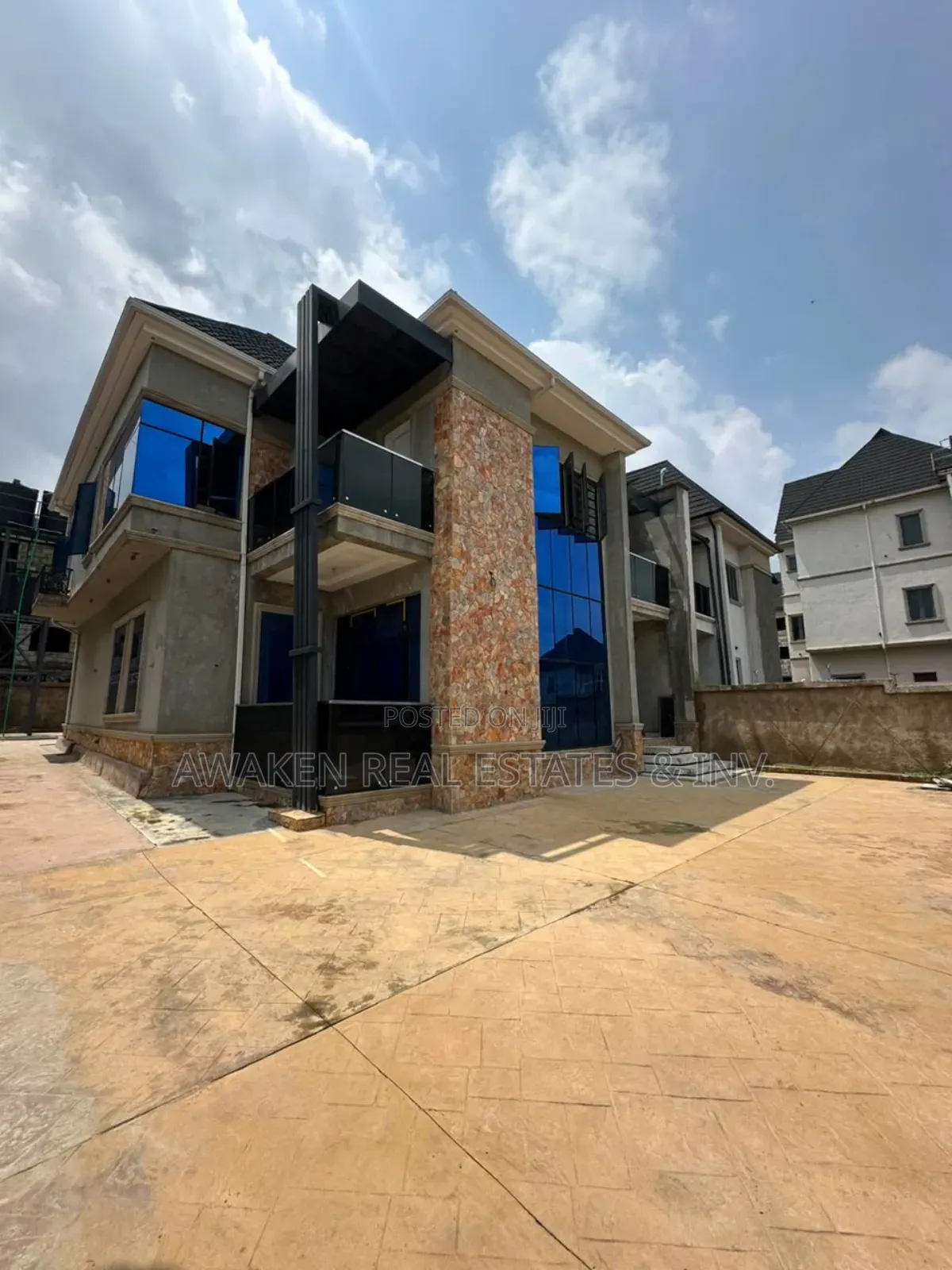 4bdrm Duplex in Central Business District for sale in Central Business District