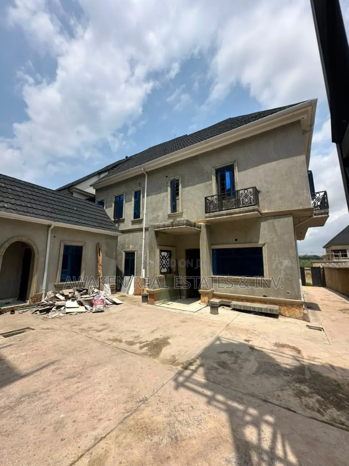 4bdrm Duplex in Central Business District for sale in Central Business District