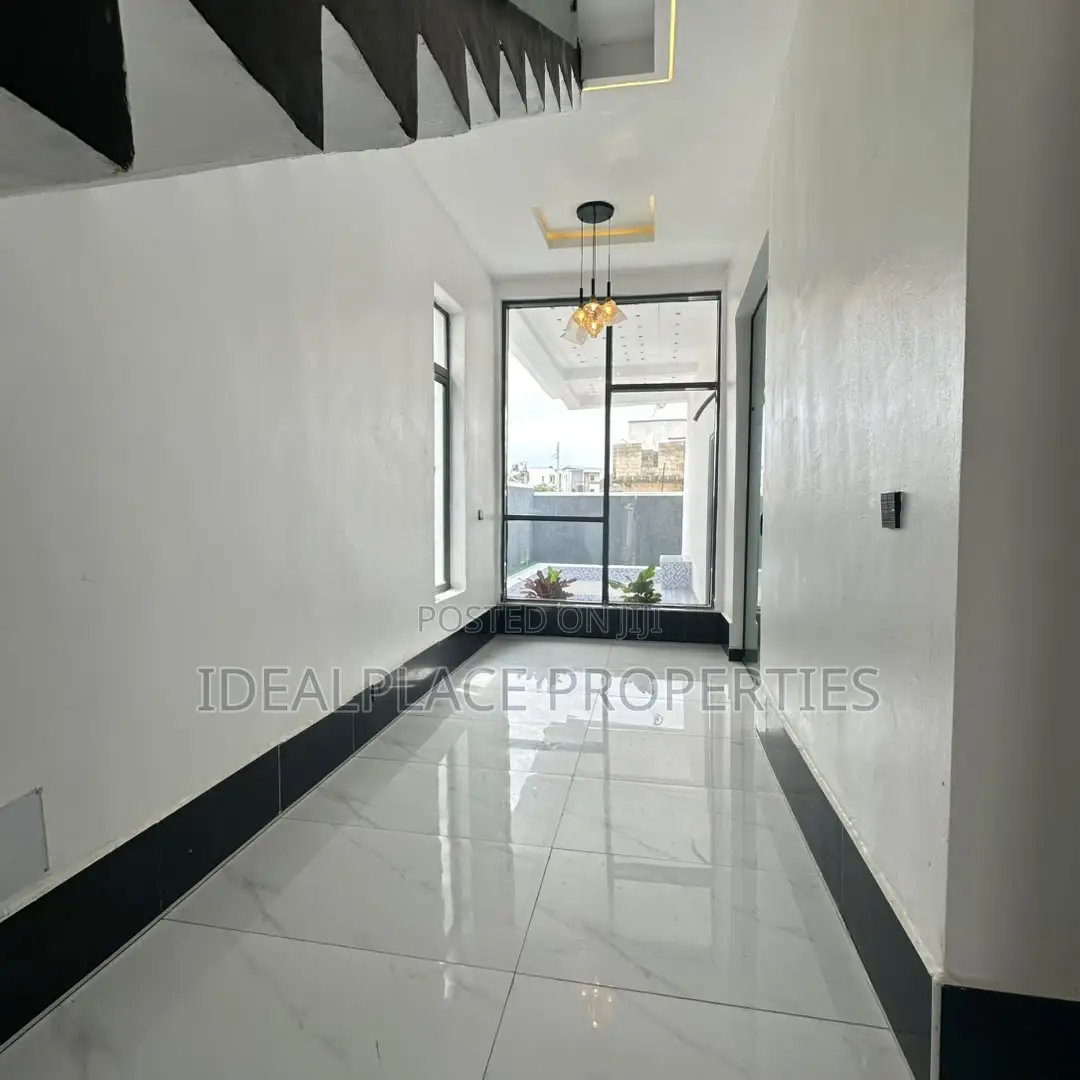 5bdrm Duplex in Sangotedo for sale in Sangotedo