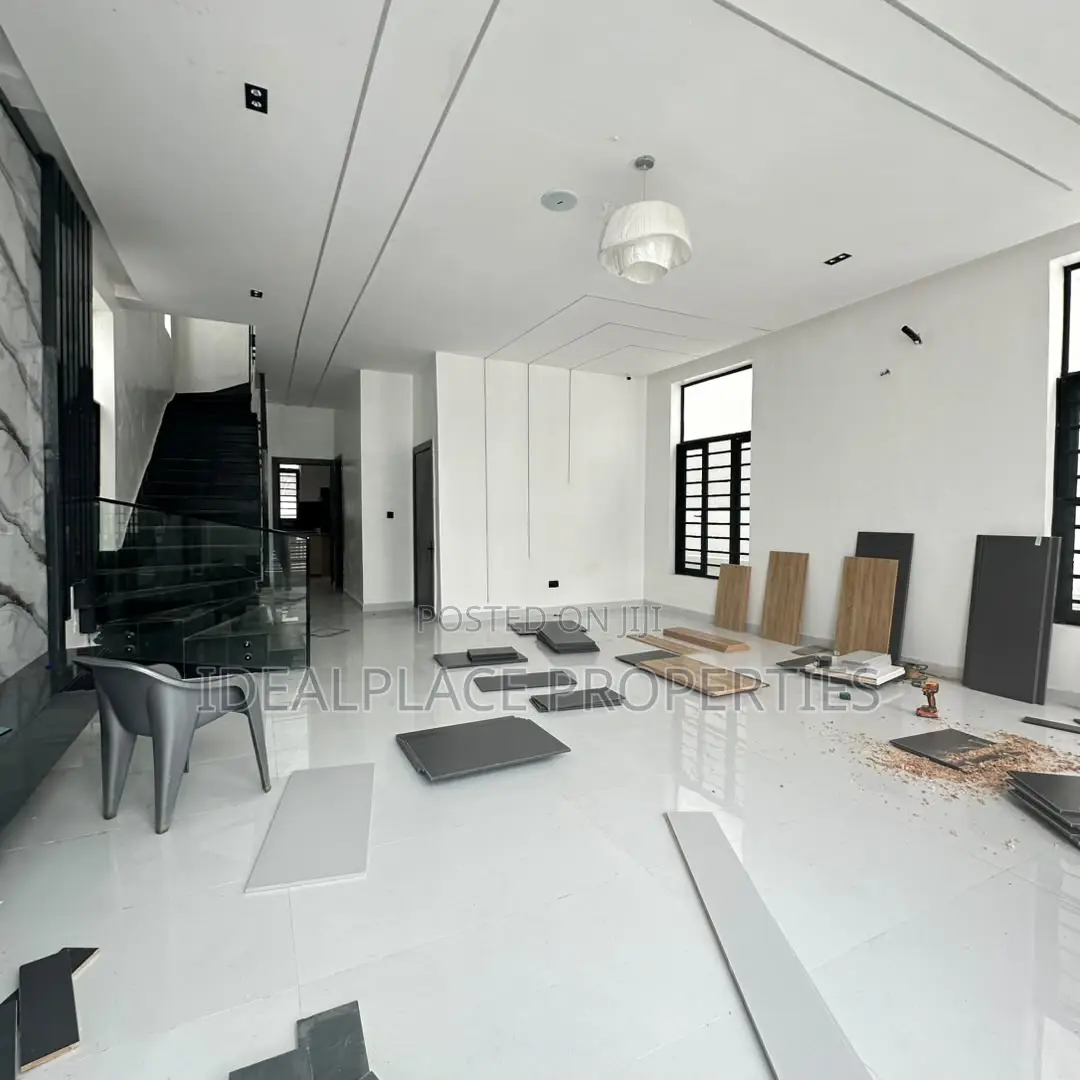 5bdrm Duplex in Sangotedo for sale in Sangotedo