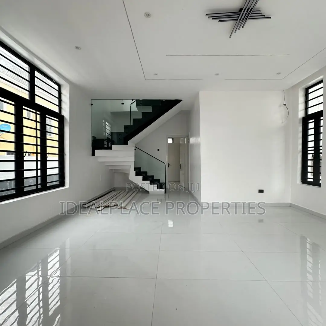 5bdrm Duplex in Sangotedo for sale in Sangotedo