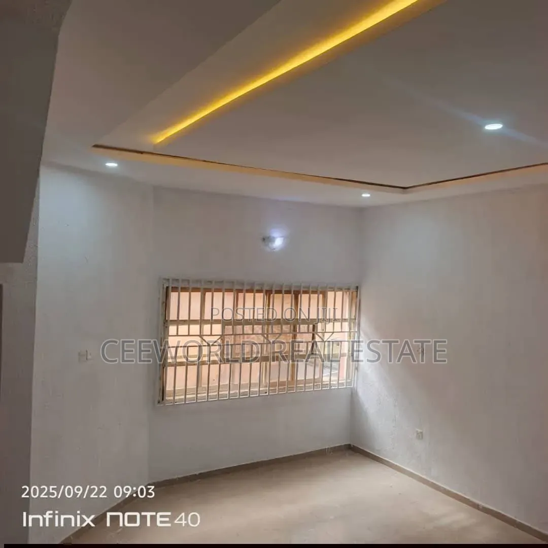 3bdrm Duplex in Oluyole Main Estate for rent in Oluyole Estate