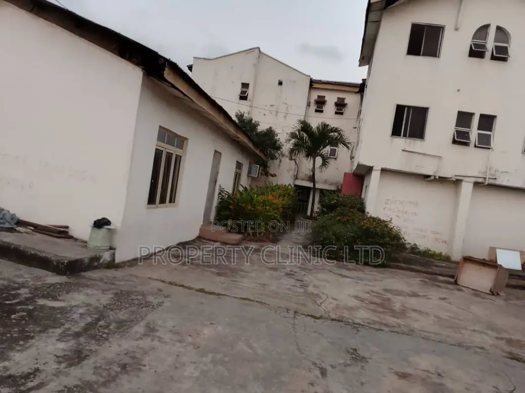 3bdrm Block of Flats in Alausa for sale in Alausa