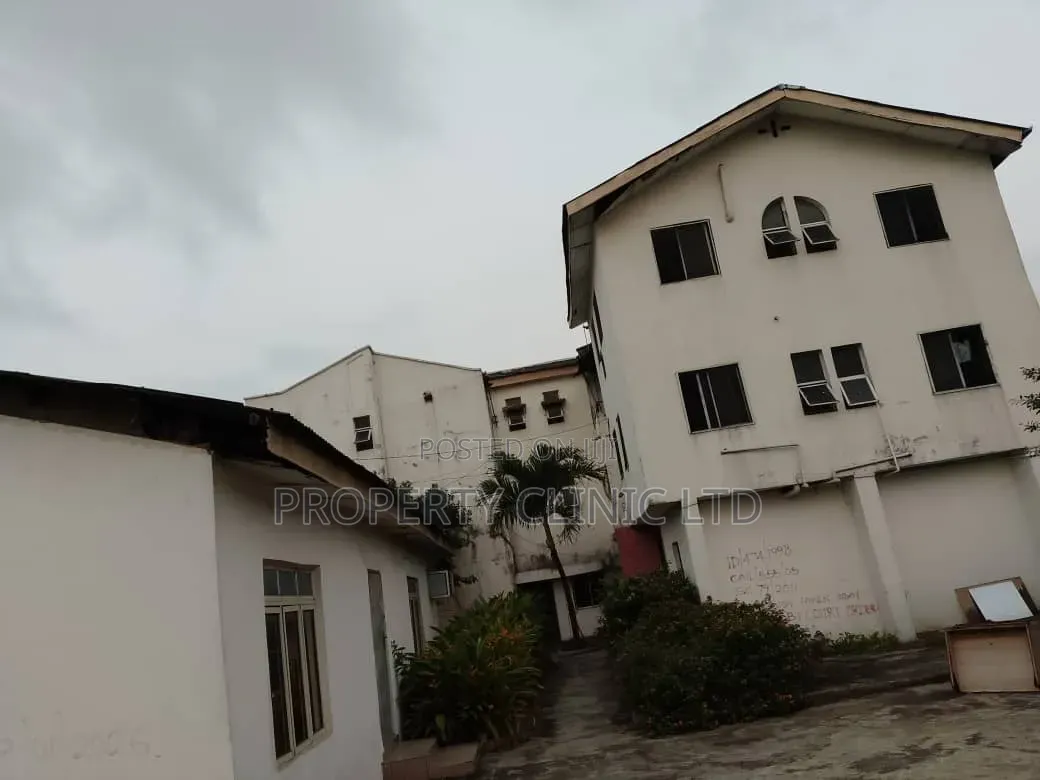 3bdrm Block of Flats in Alausa for sale in Alausa