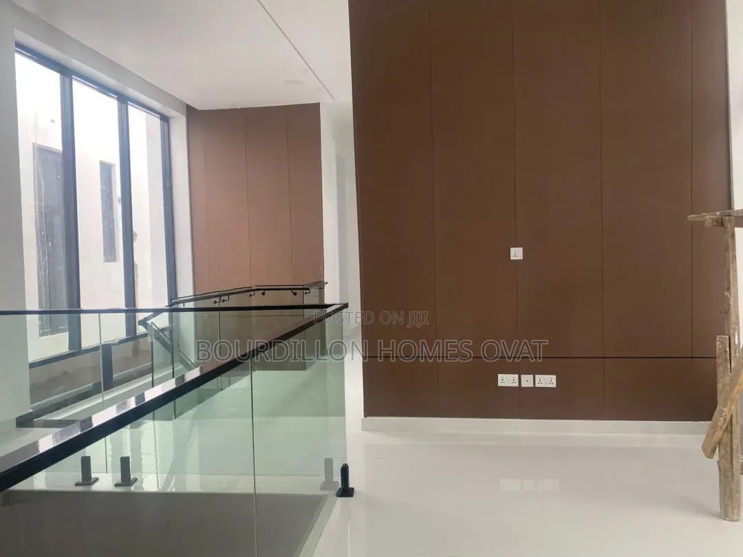 5bdrm Duplex in Orchid Lekki Lagos for sale in Lekki Expressway