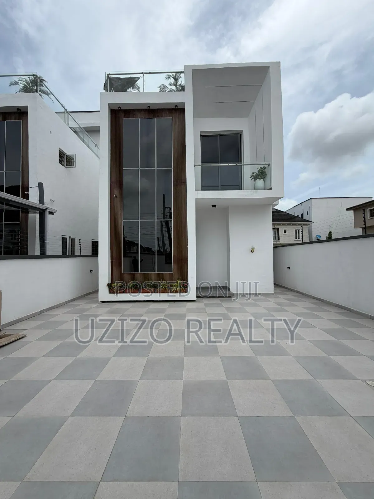 5bdrm Duplex in Chevron Drive for sale in Chevron