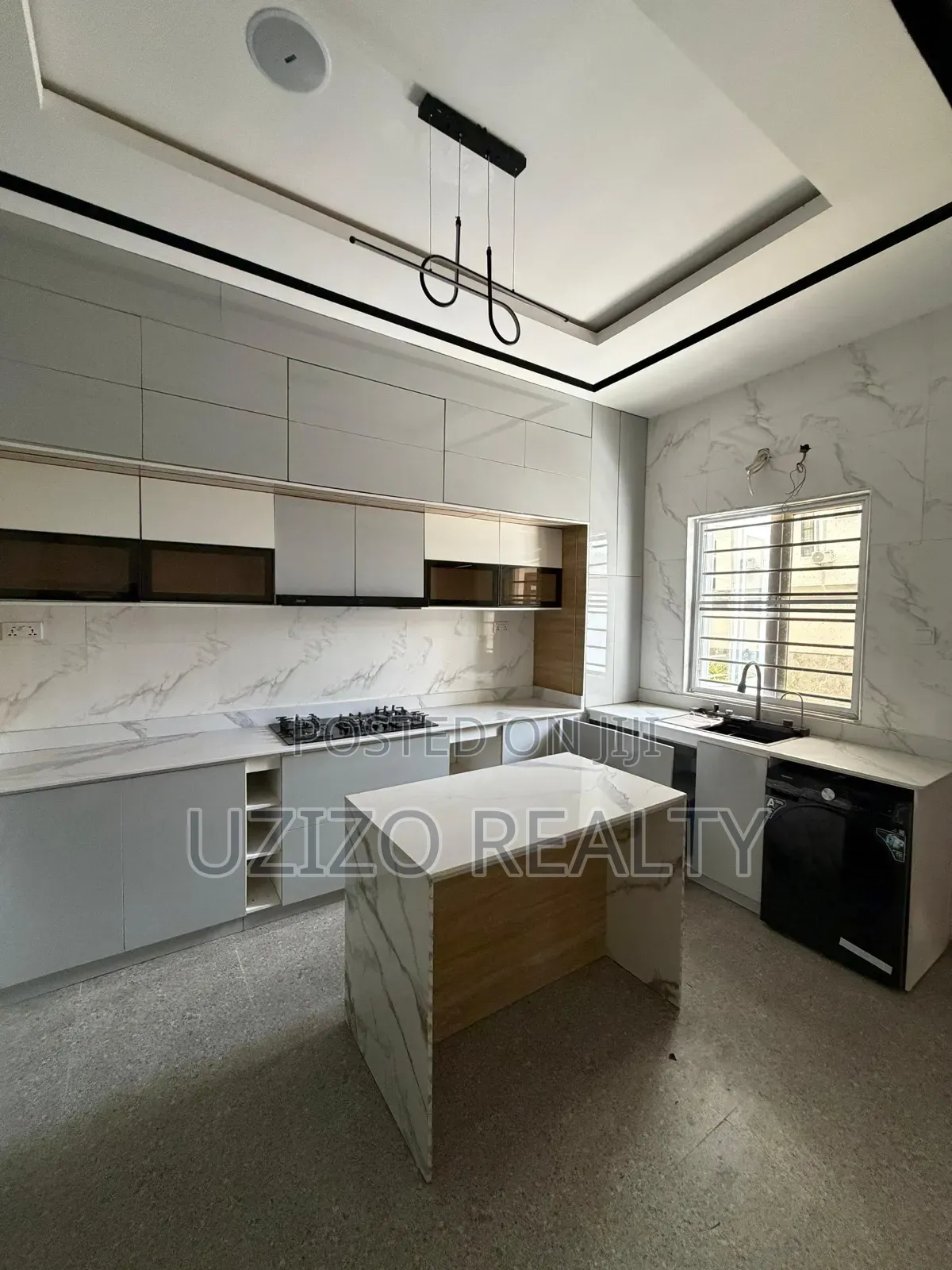 5bdrm Duplex in Chevron Drive for sale in Chevron