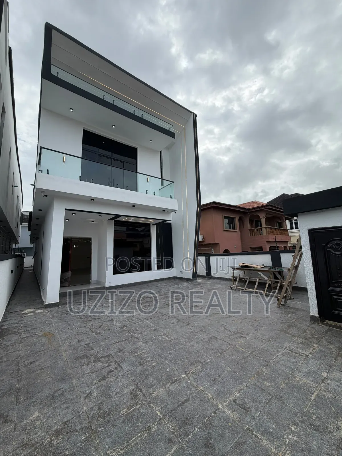 5bdrm Duplex in Ikota Estate for sale in Ikota