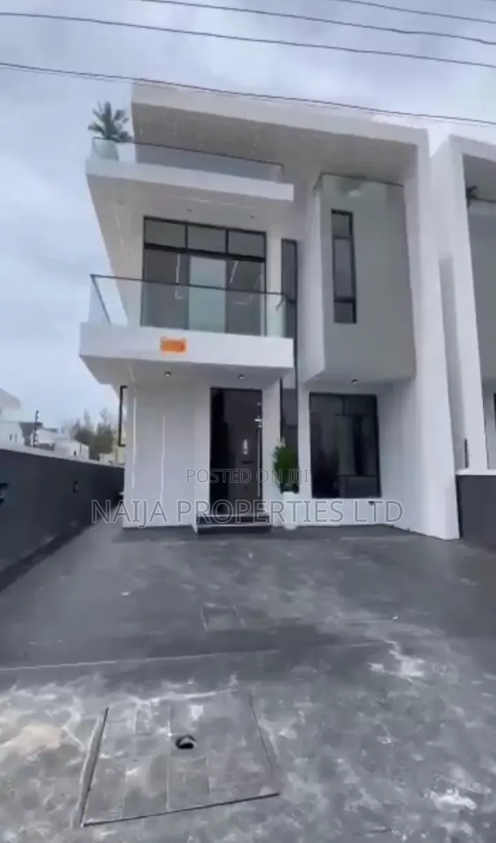 4bdrm Duplex in Ikota for rent in Ikota