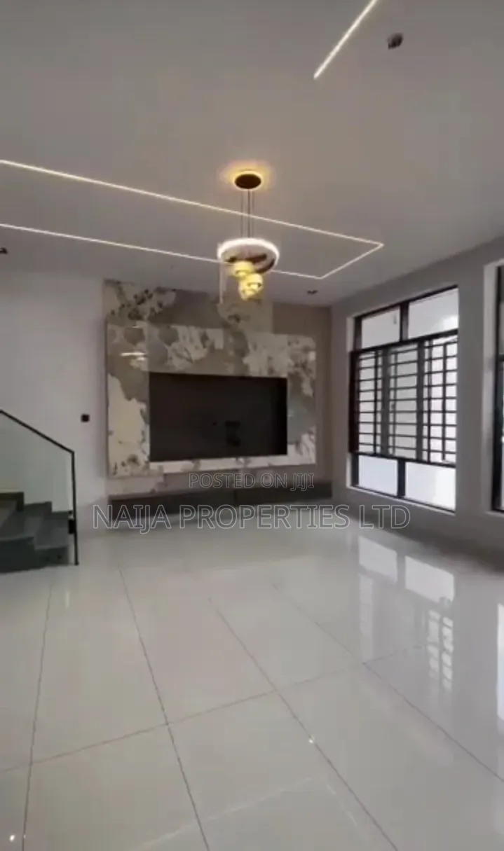 4bdrm Duplex in Ikota for rent in Ikota