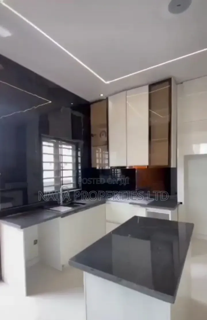 4bdrm Duplex in Ikota for rent in Ikota