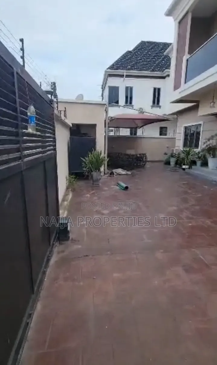 4bdrm Duplex in Ikota for rent in Ikota