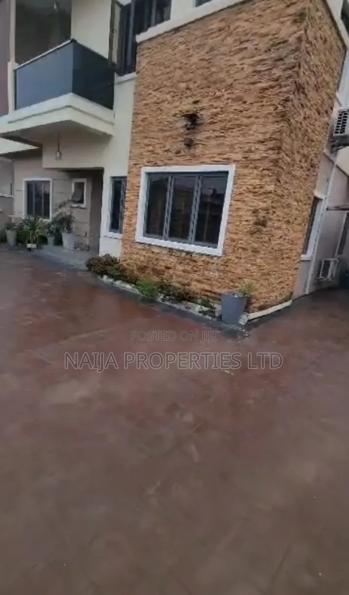 4bdrm Duplex in Ikota for rent in Ikota