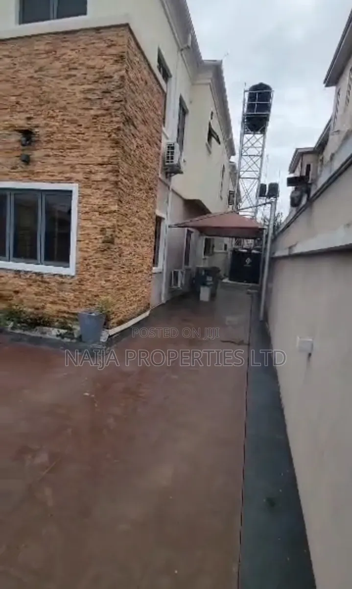 4bdrm Duplex in Ikota for rent in Ikota