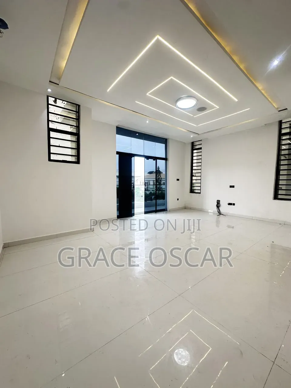 5bdrm Duplex in Ikota for sale in Ikota