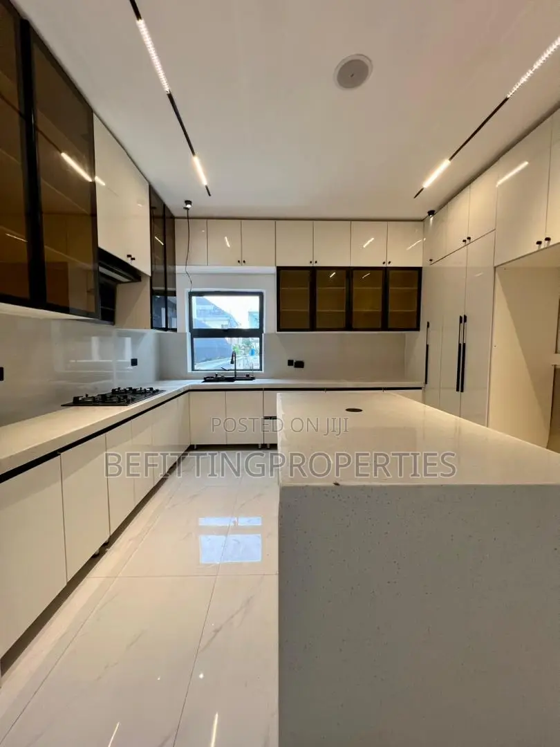 5bdrm Duplex in Lekki for sale in Lekki