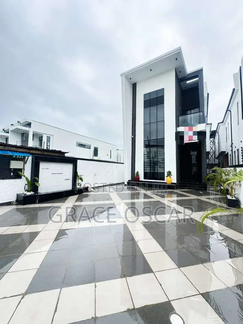 5bdrm Duplex in Ikota for sale in Ikota
