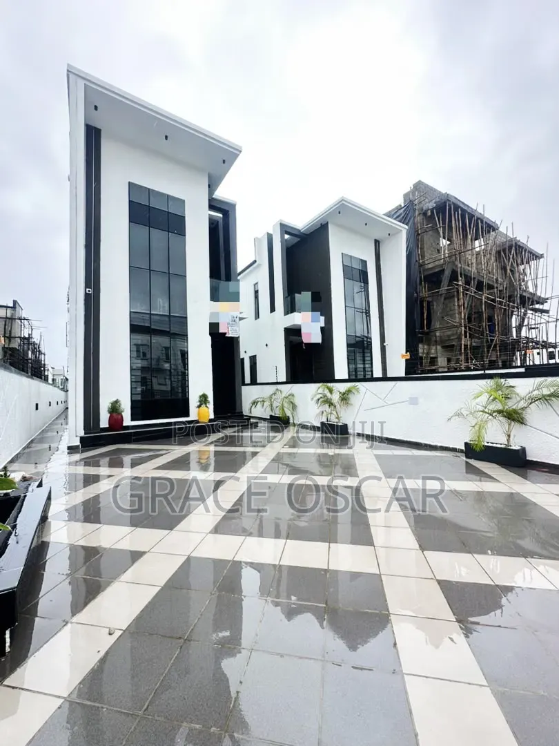 5bdrm Duplex in Ikota for sale in Ikota