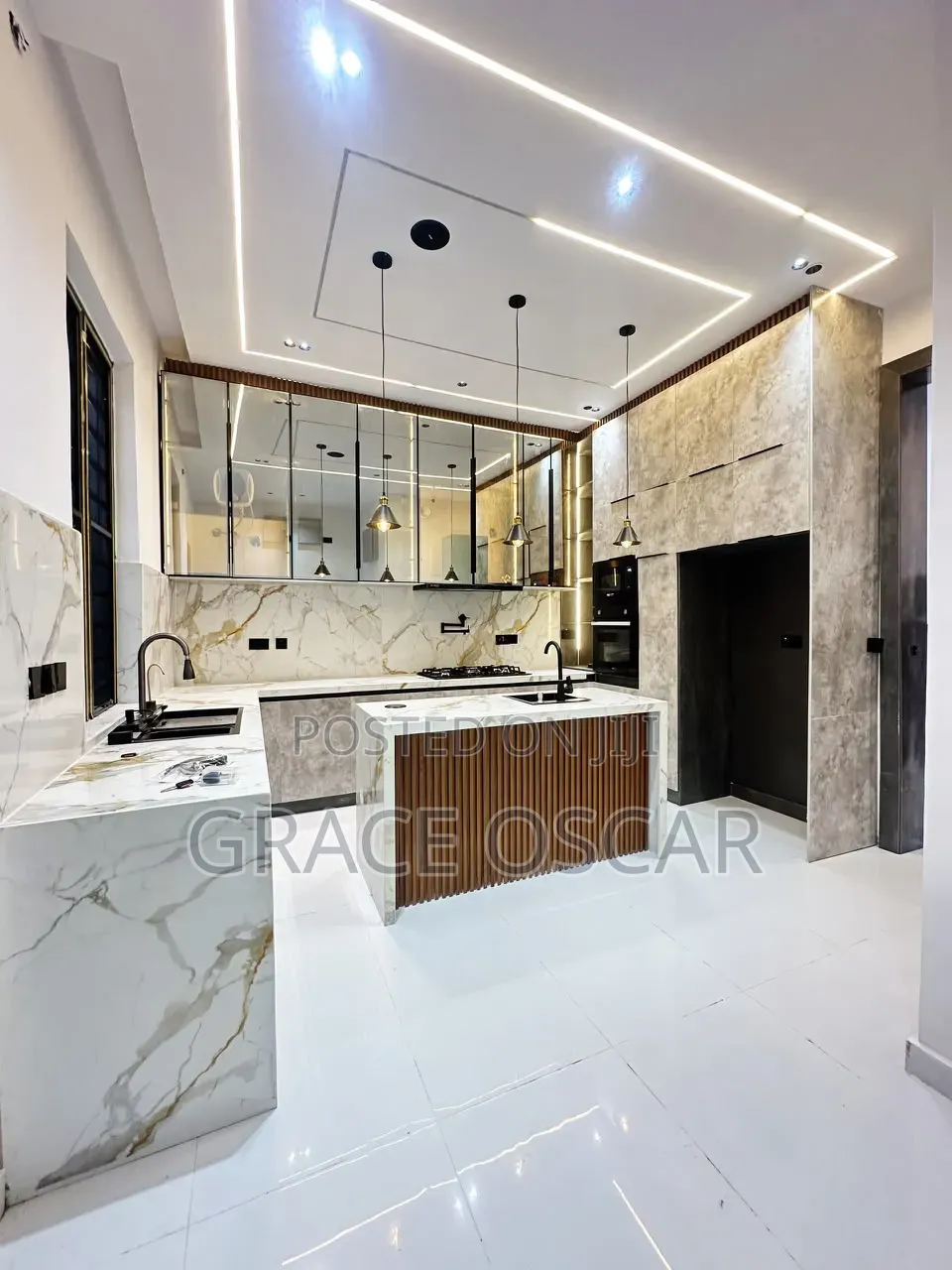 5bdrm Duplex in Ikota for sale in Ikota
