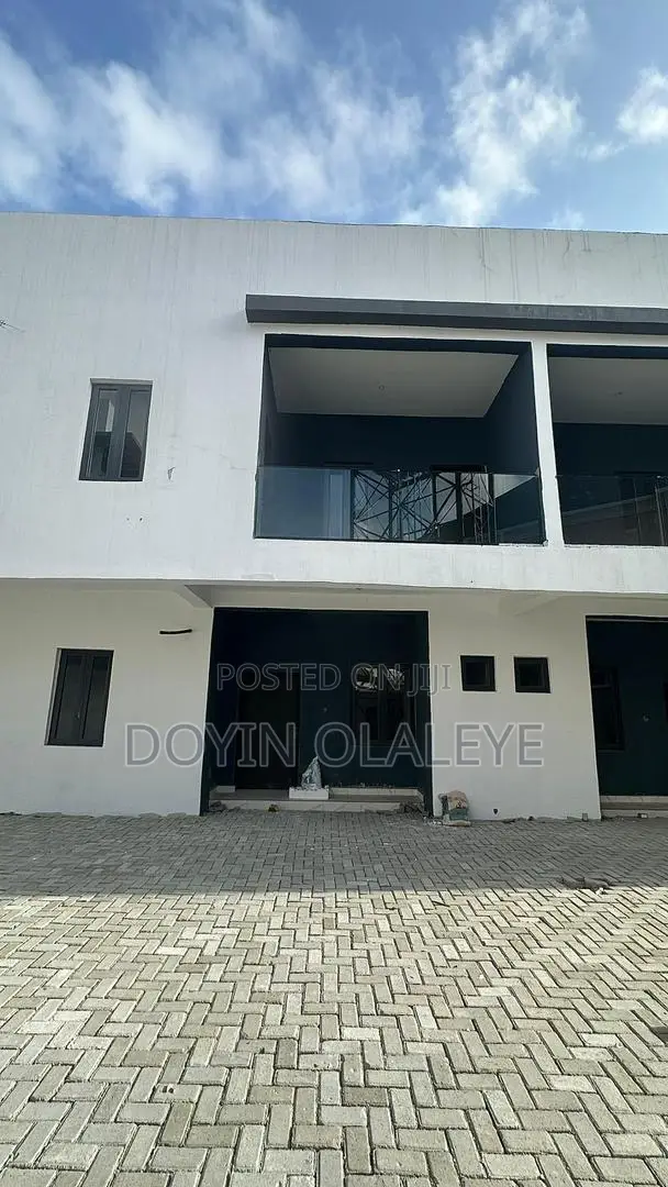 4bdrm Townhouse/Terrace in Ikota for sale in Ikota