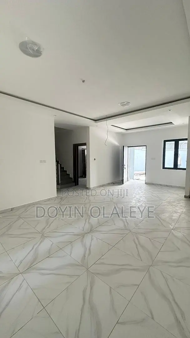 4bdrm Townhouse/Terrace in Ikota for sale in Ikota