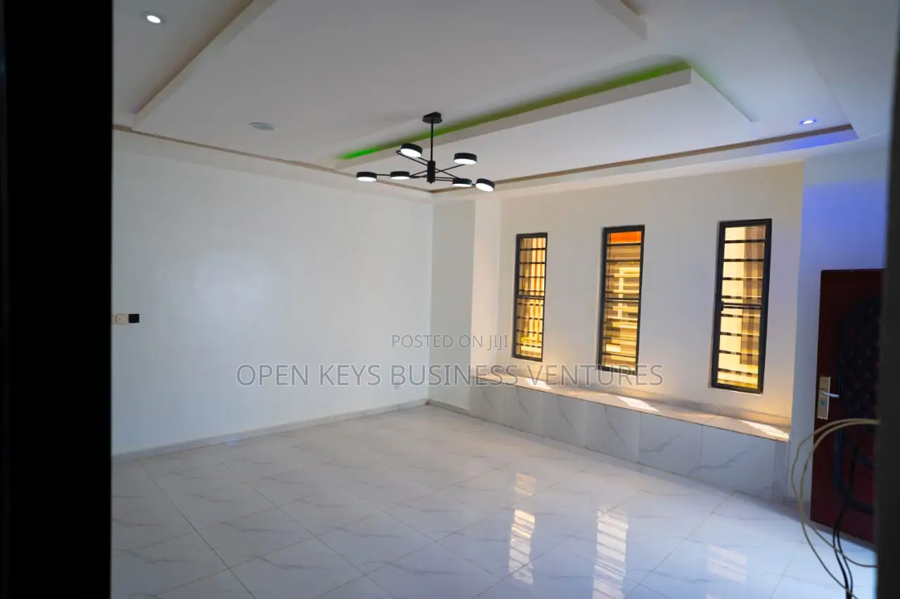 Furnished 4bdrm Duplex in Patheon Street, By, Lafiaji for sale in Lafiaji