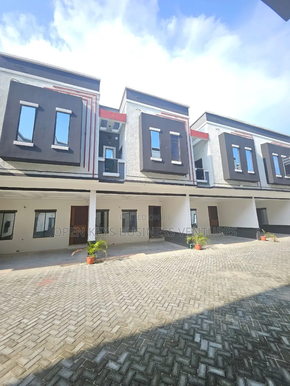 Furnished 4bdrm Duplex in Patheon Street, By, Lafiaji for sale in Lafiaji