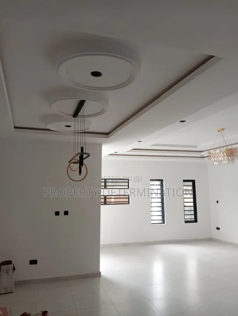 5bdrm Duplex in Eleko for sale in Eleko