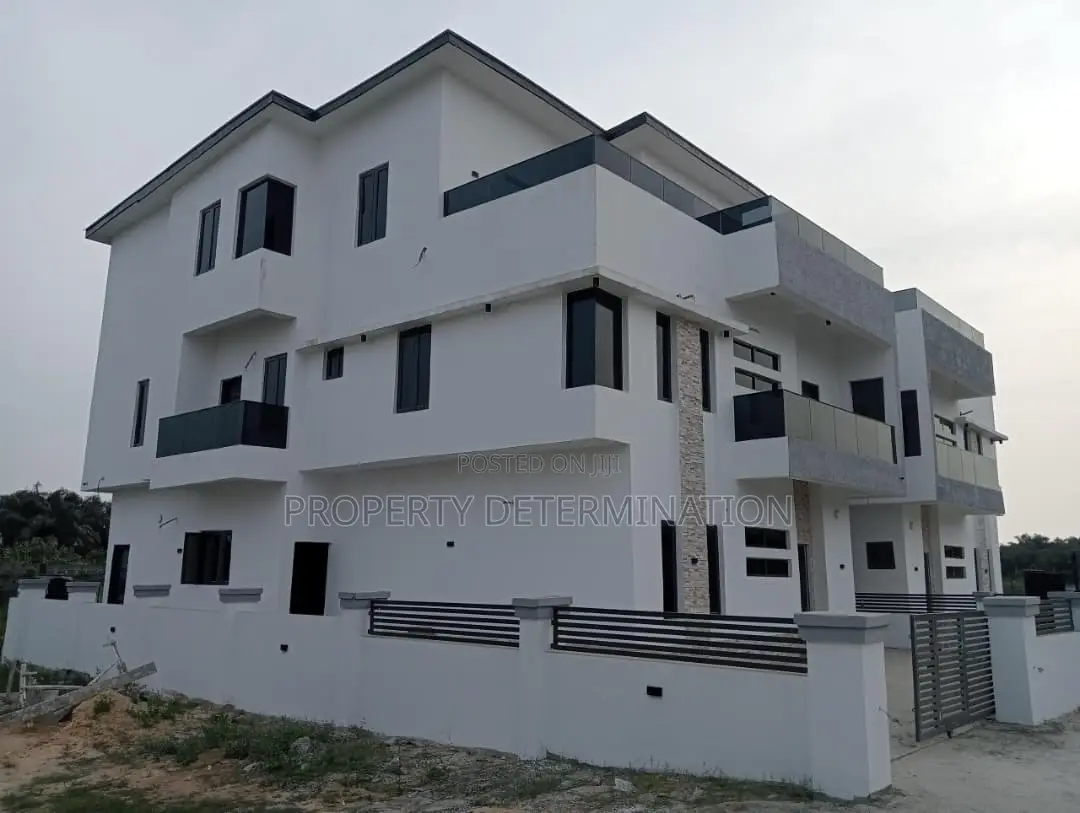 5bdrm Duplex in Eleko for sale in Eleko