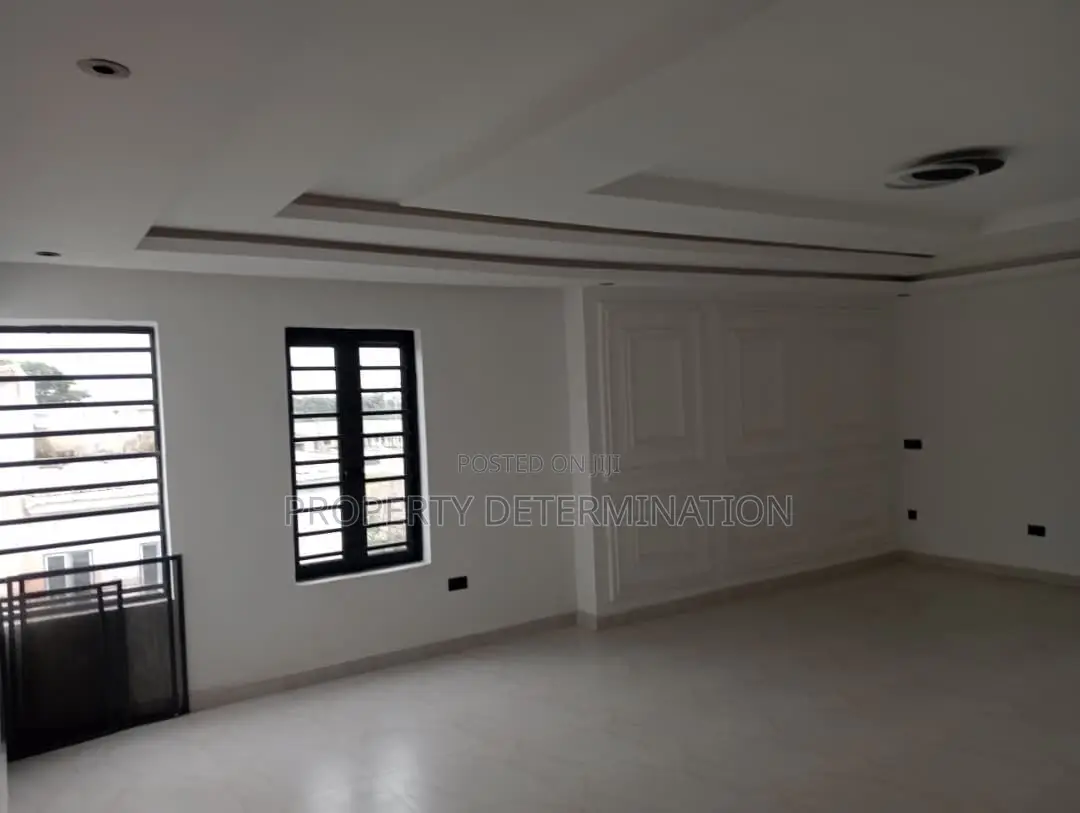 5bdrm Duplex in Eleko for sale in Eleko