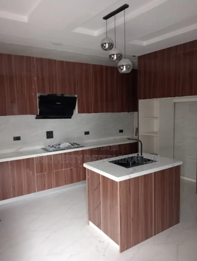 5bdrm Duplex in Eleko for sale in Eleko