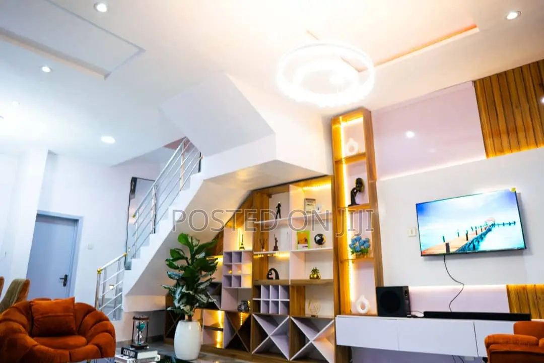 Furnished 3bdrm Duplex in Simify Court, Lekki, Chevron for rent in Chevron
