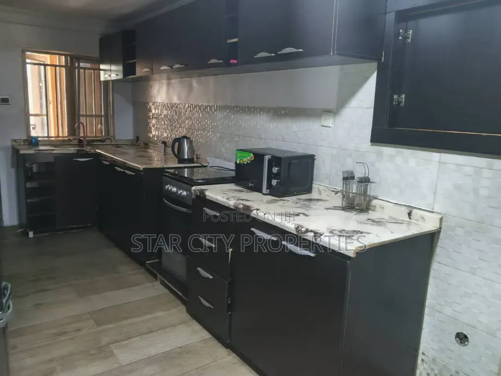 3bdrm Apartment in Ikeja Gra for rent in Ikeja GRA