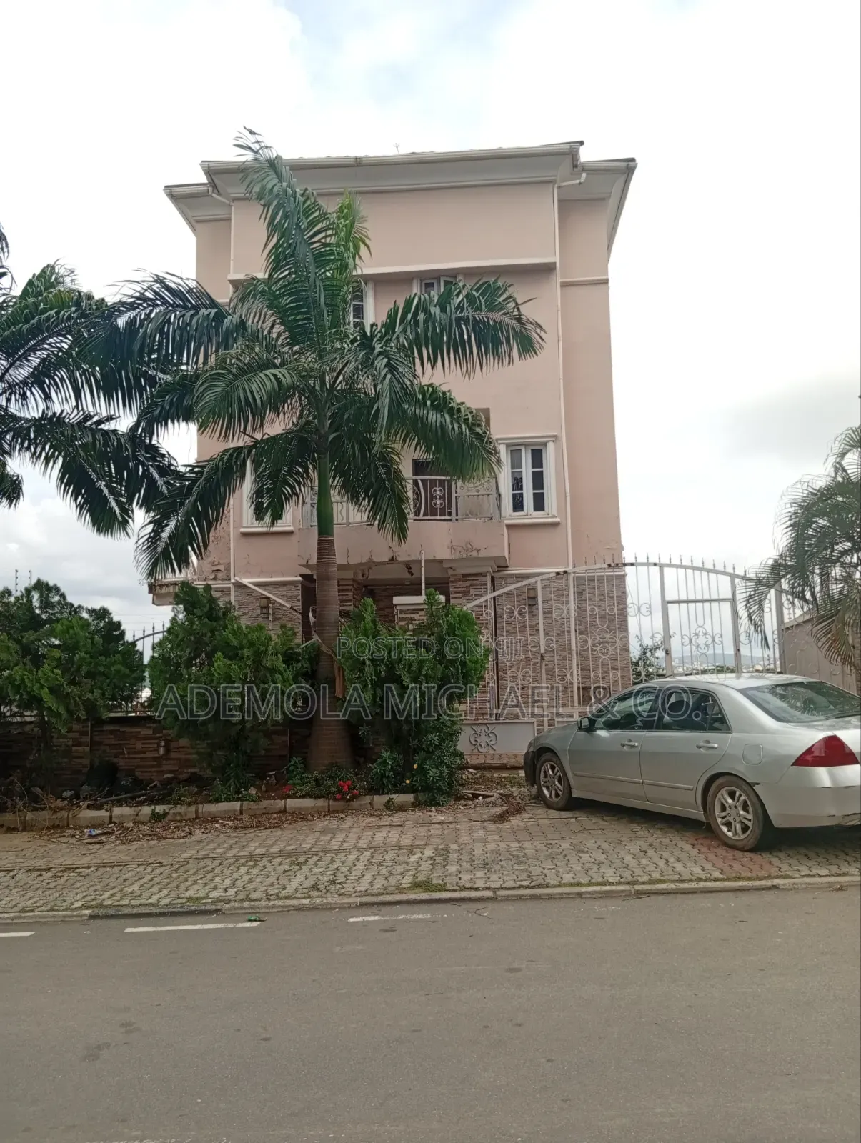7bdrm Duplex in British Village, Wuse 2 for sale in Wuse 2