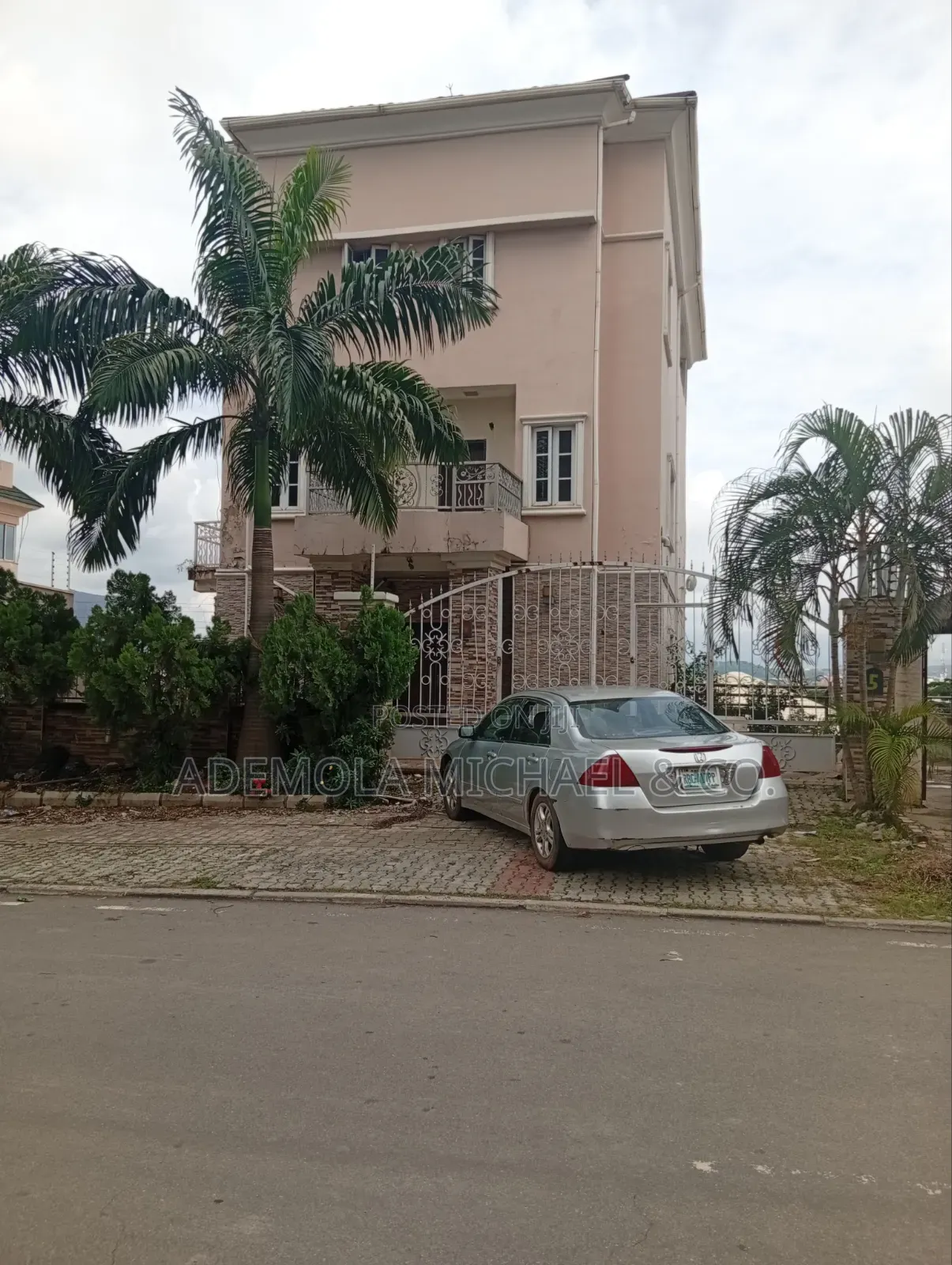 7bdrm Duplex in British Village, Wuse 2 for sale in Wuse 2
