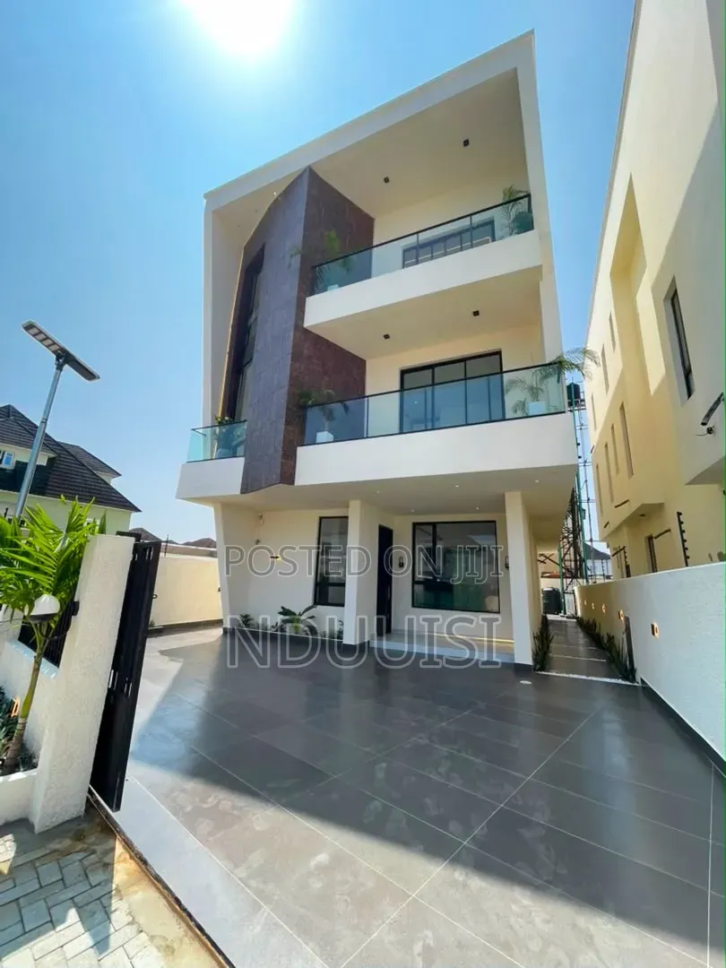 5bdrm Duplex in Chevron for sale in Chevron