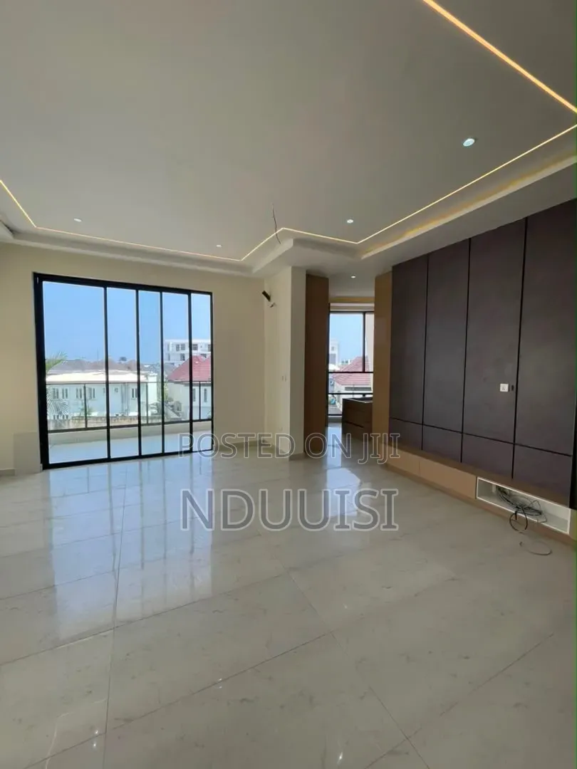 5bdrm Duplex in Chevron for sale in Chevron