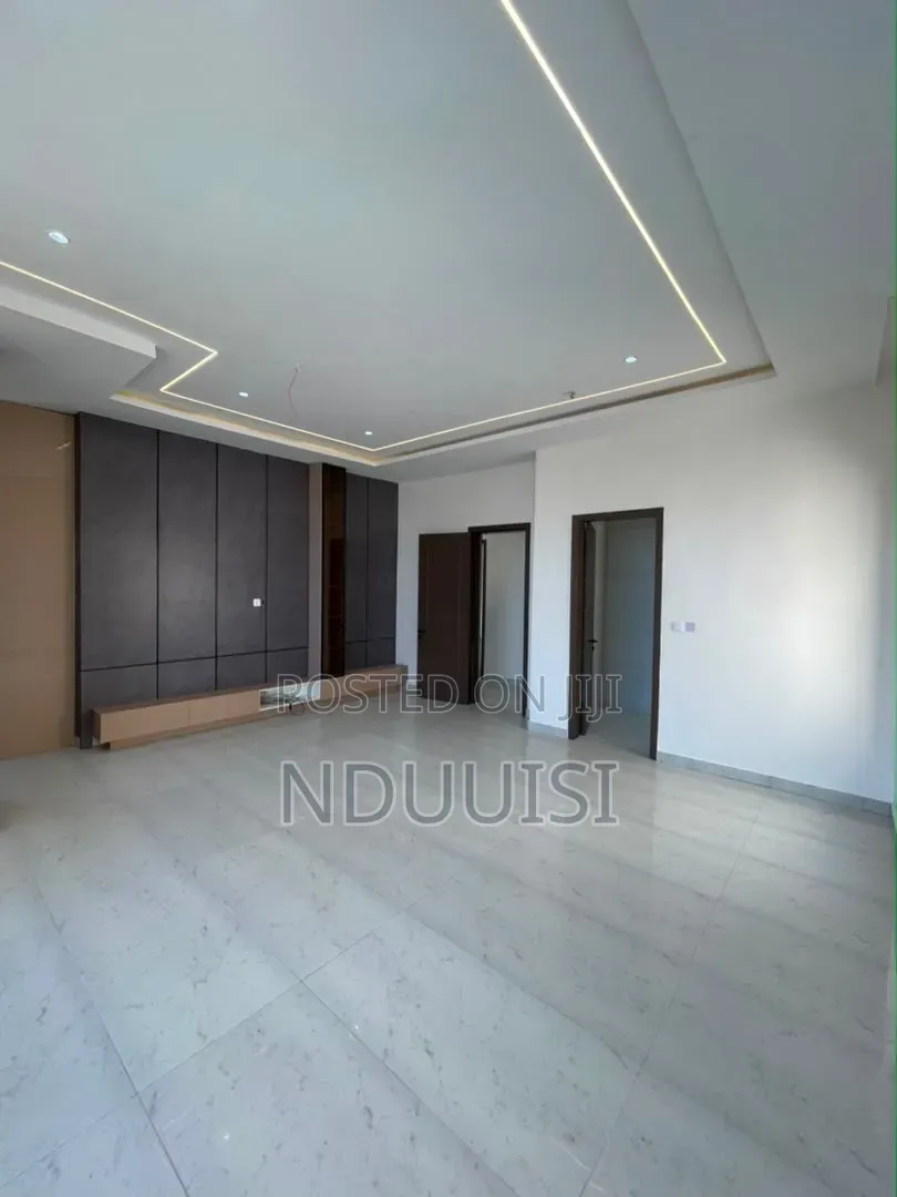 5bdrm Duplex in Chevron for sale in Chevron