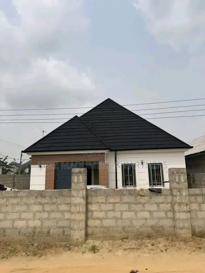 3bdrm Bungalow in Eneka , Port for sale in Eneka